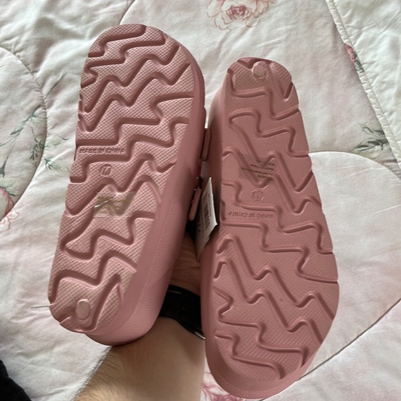 Water proof sandals - Picture 2 of 2